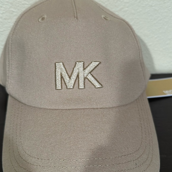 Michael Kors NWT baseball hat - Picture 2 of 5